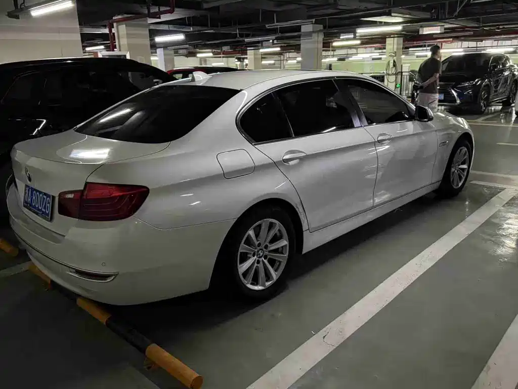 BMW 5 Series 2016 — фото 9