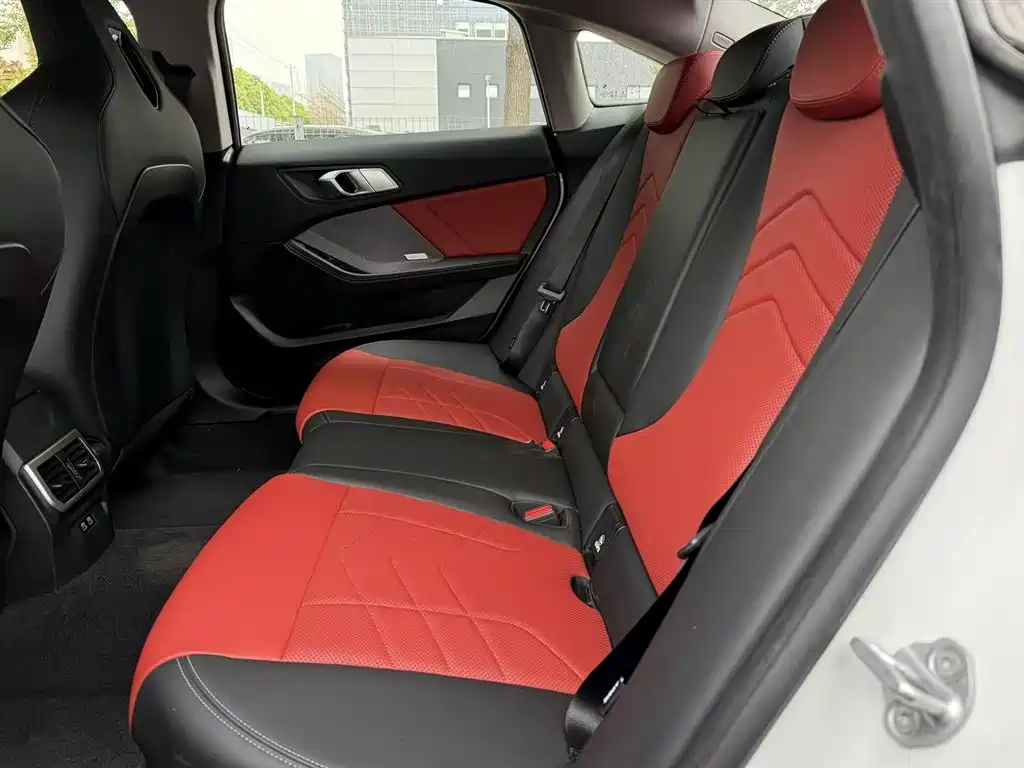 BMW 2 Series 2025 — фото 11