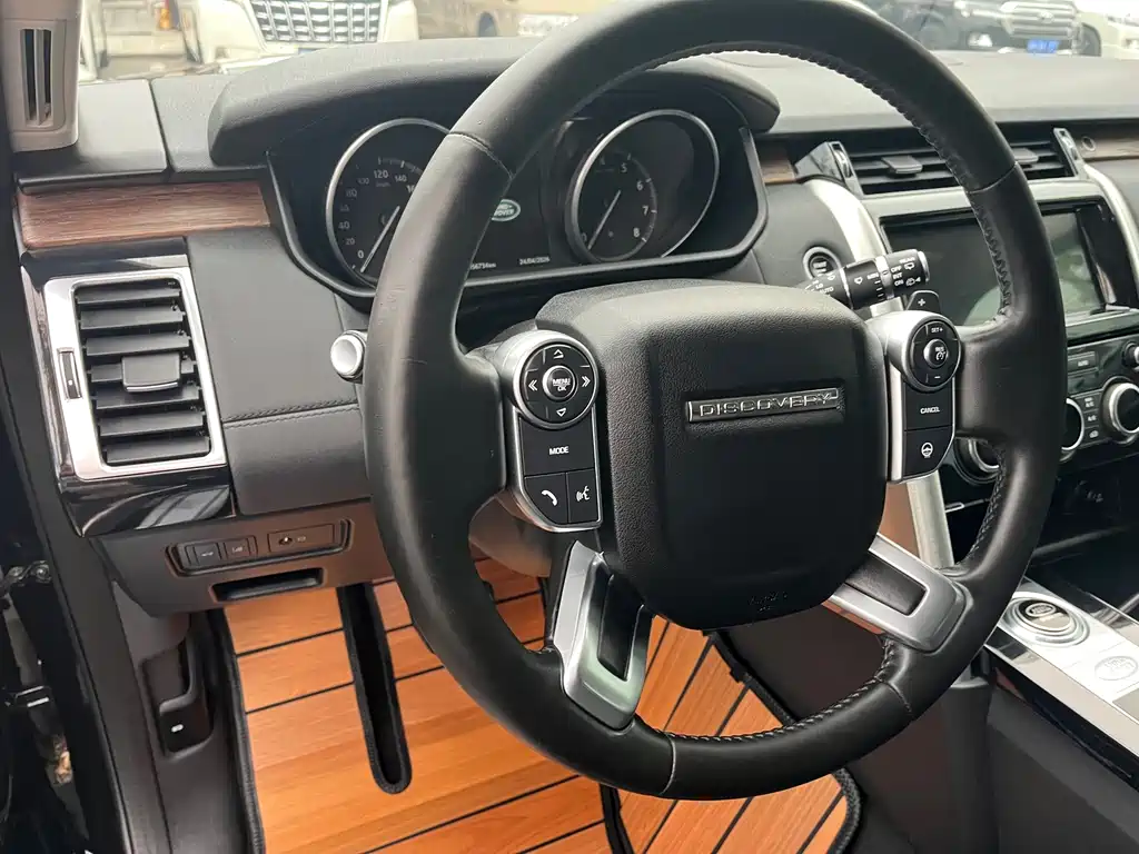 Land Rover Discovery 2018 — фото 17