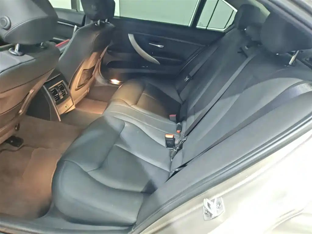 BMW 3 Series 2015 — фото 17