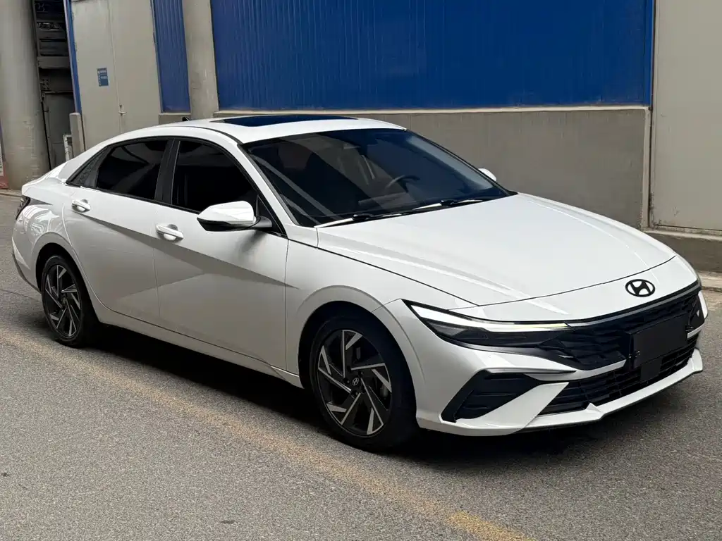 Hyundai Elantra 2023 — фото 3