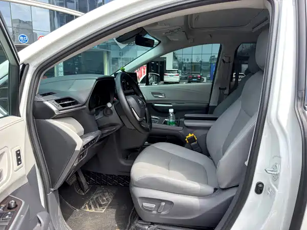 Toyota Granvia 2024
