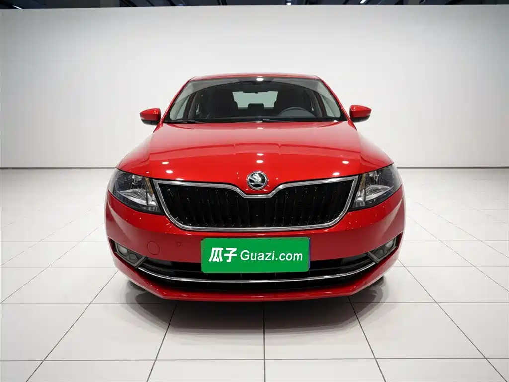 Skoda Rapid Spaceback 2018 — фото 25