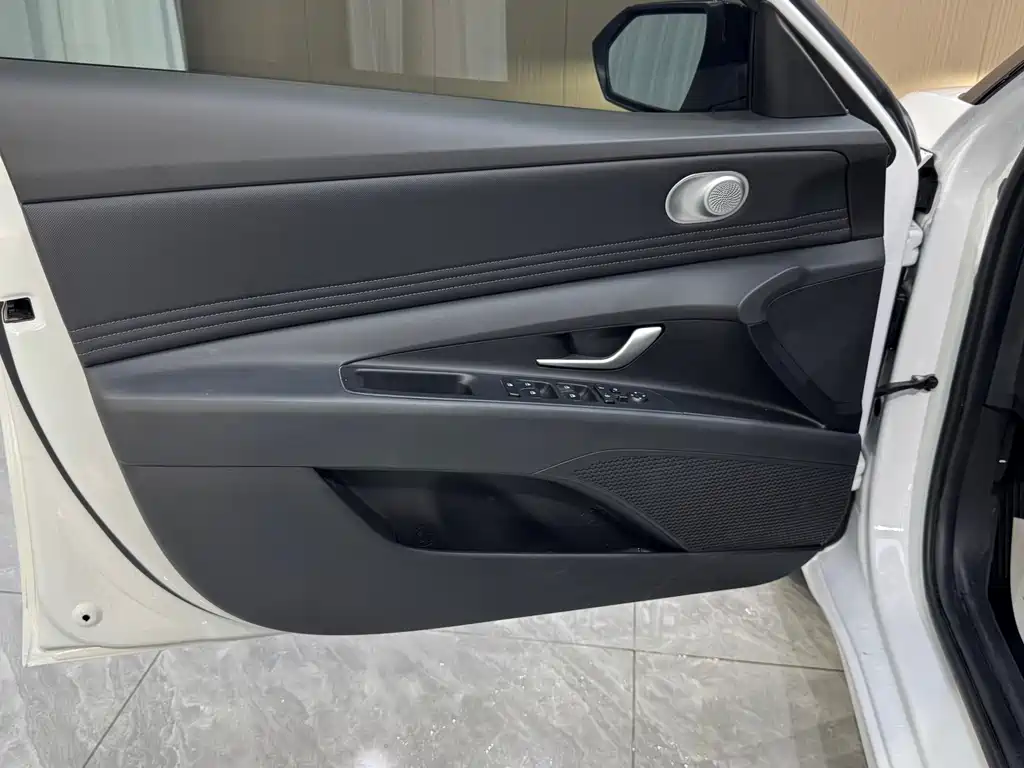 Hyundai Elantra 2023