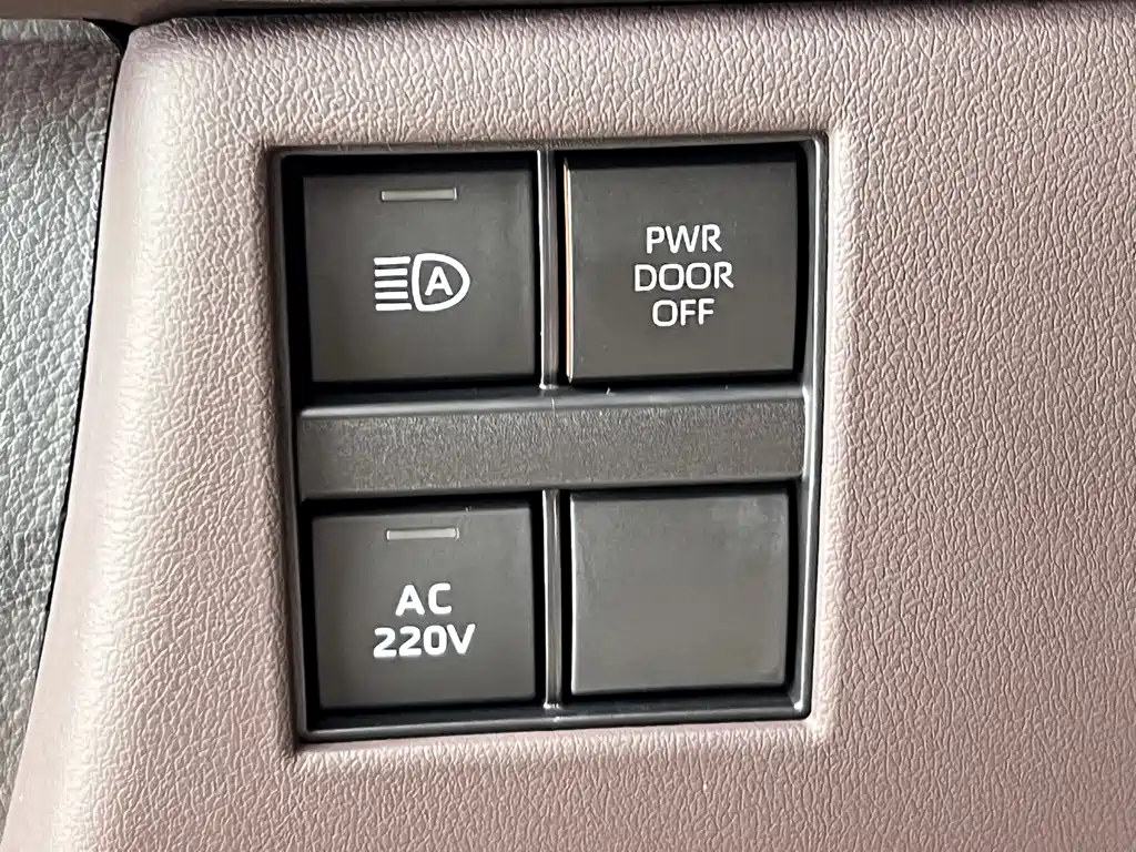 Toyota Vellfire 2023 — фото 20