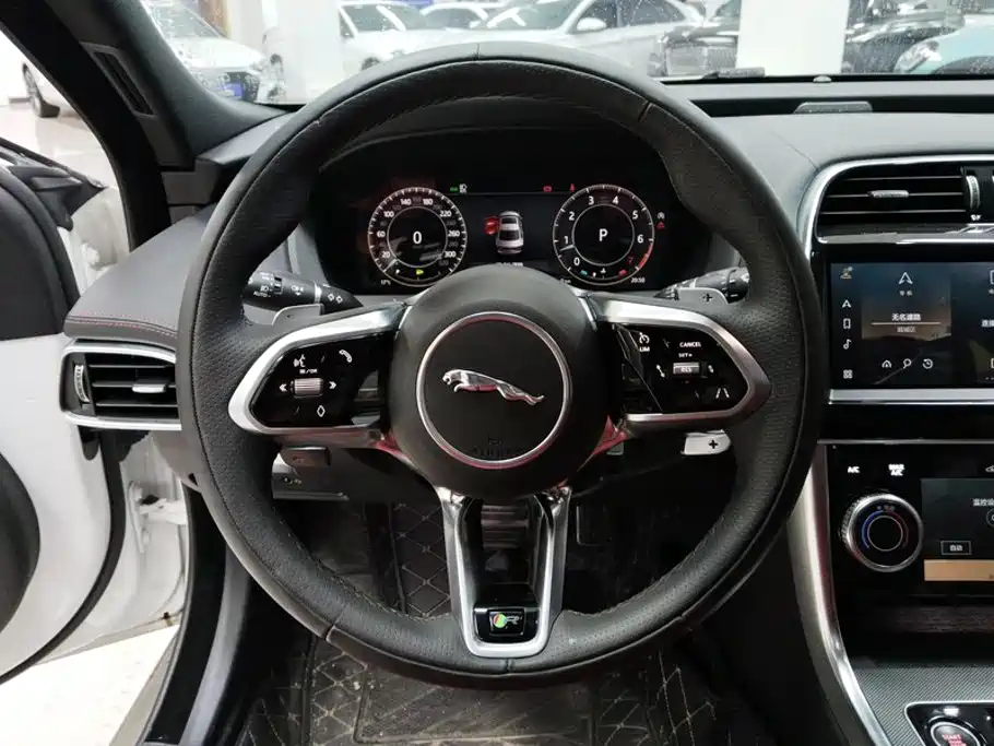 Jaguar XEL 2023 — фото 15