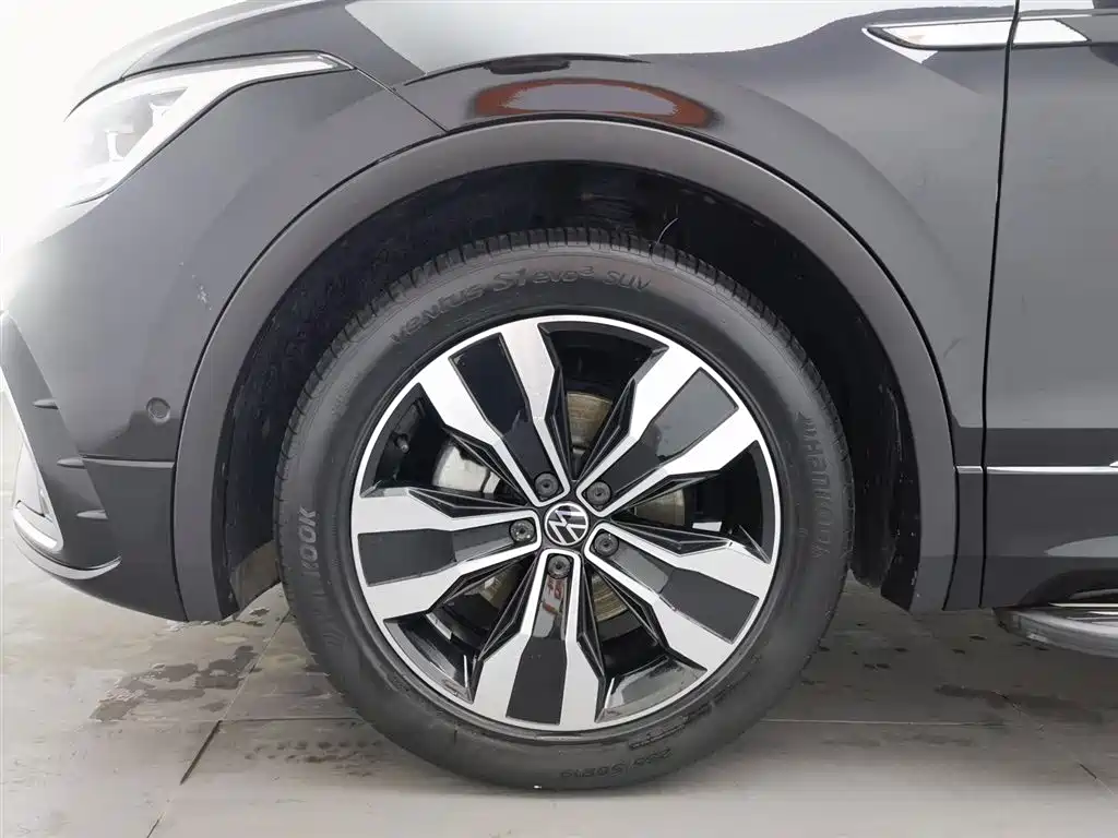 Volkswagen Tiguan L 2023 — фото 17