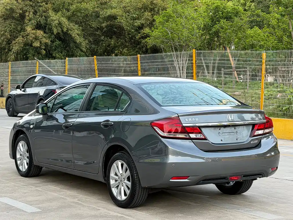 Honda Civic 2015 — фото 6