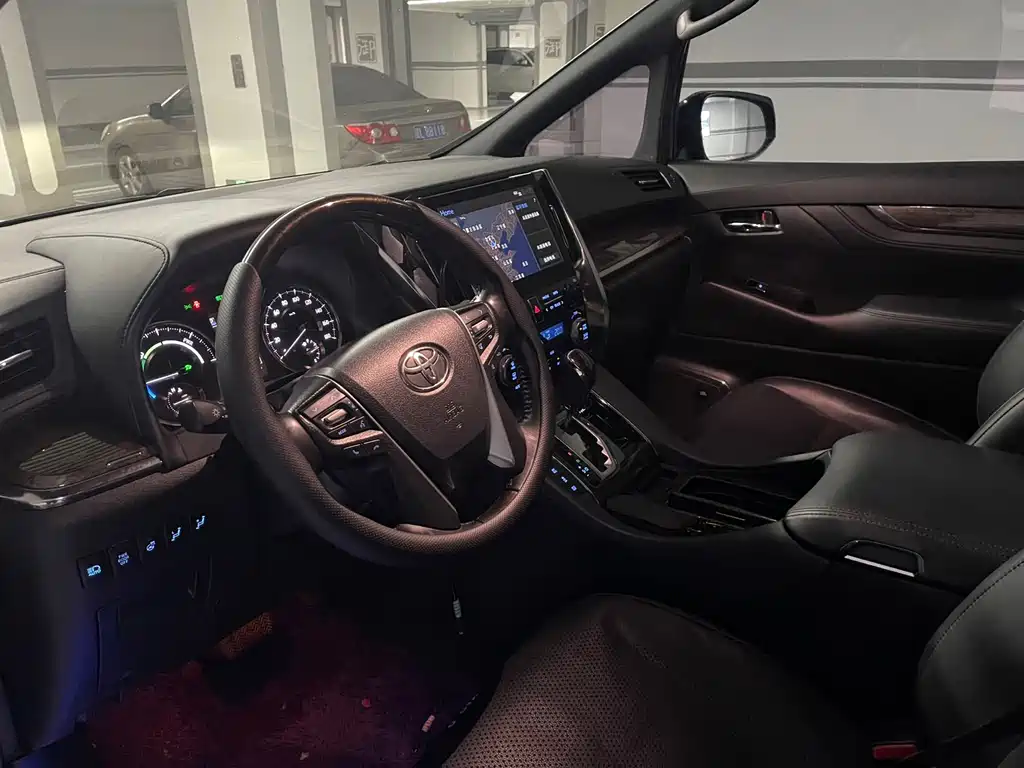 Toyota Alphard 2020 — фото 10