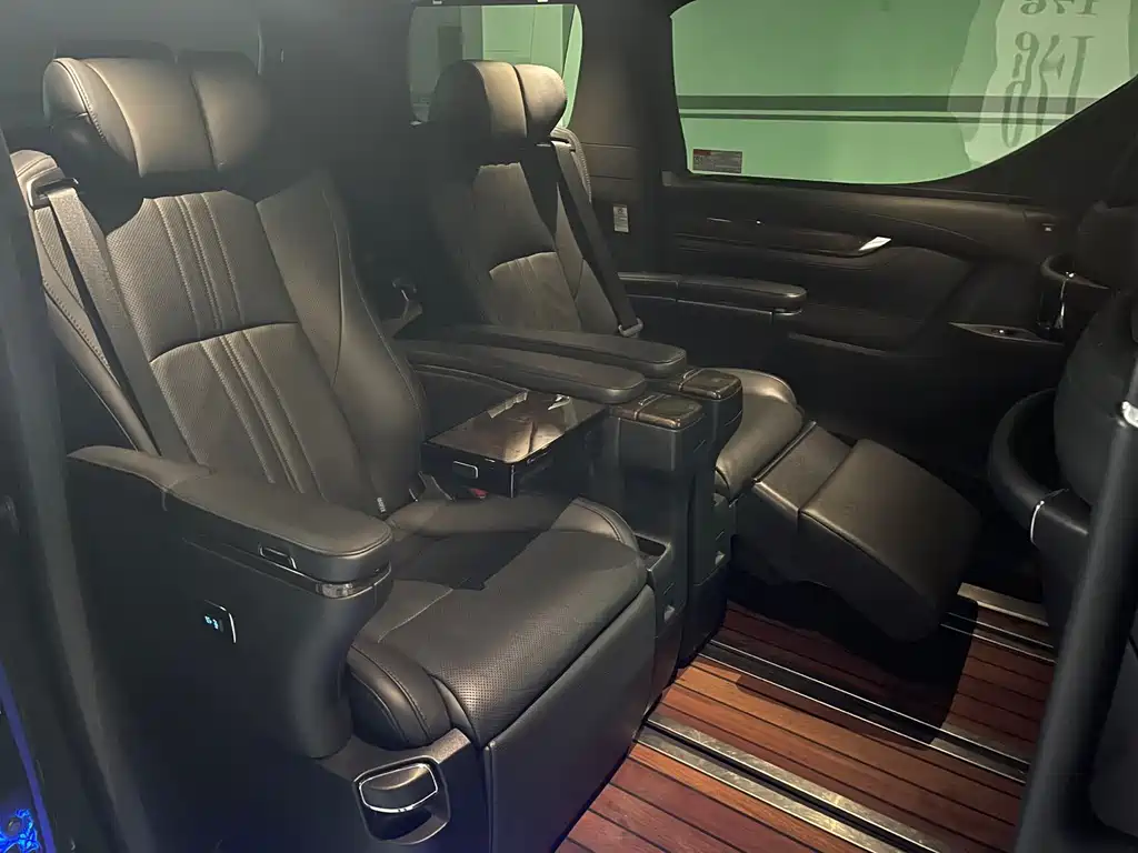 Toyota Alphard 2020 — фото 23