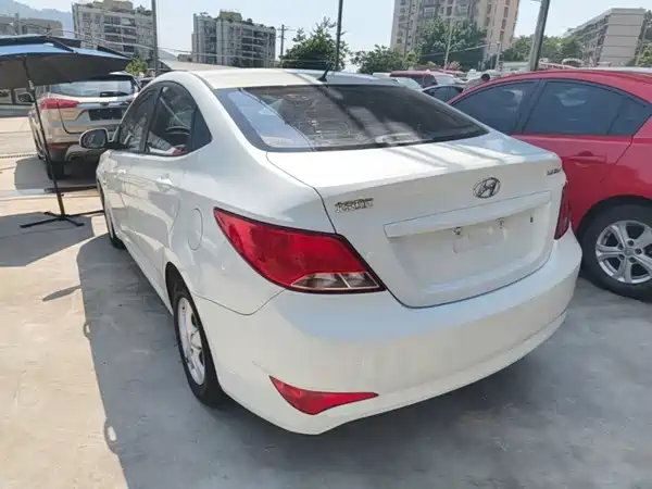 Hyundai Accent 2015