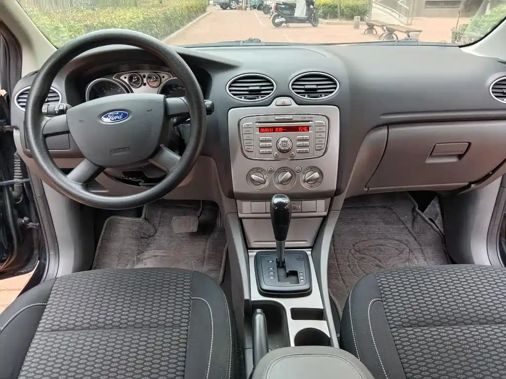 Ford Focus 2013 — фото 17