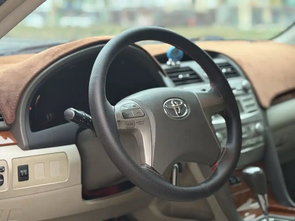 Toyota Camry 2014 — фото 18