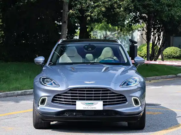 Aston Martin DBX 2022