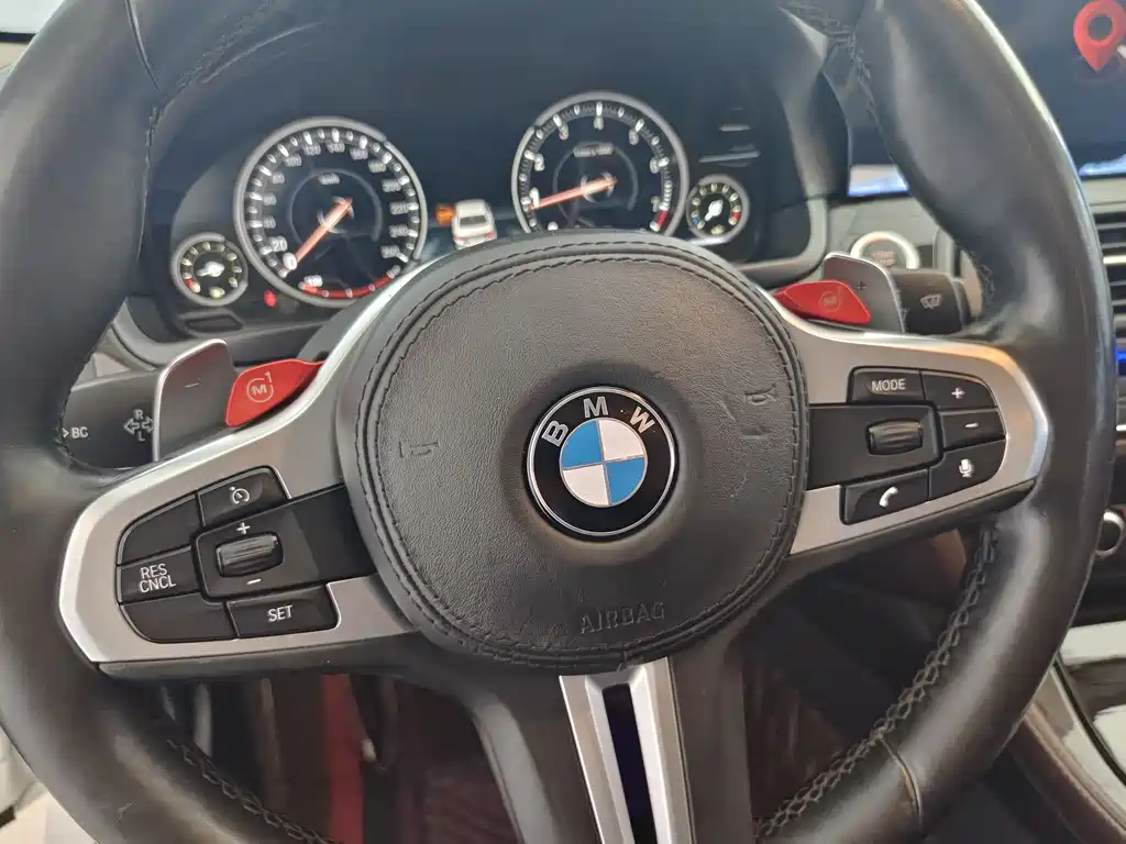 BMW 5 Series 2017 — фото 15