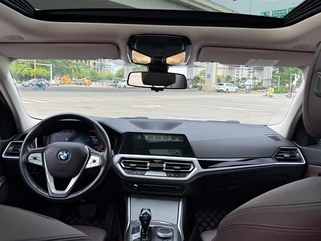 BMW 3 Series 2019 — фото 11