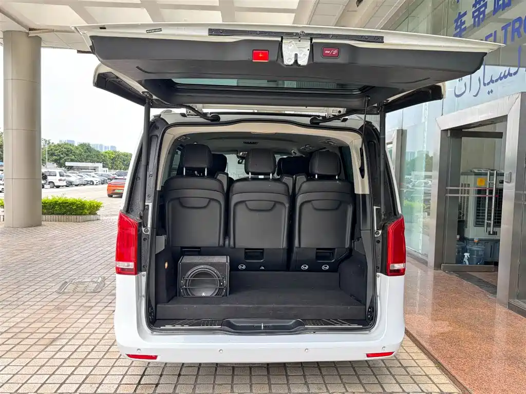 Mercedes-Benz V-Class 2019 — фото 16