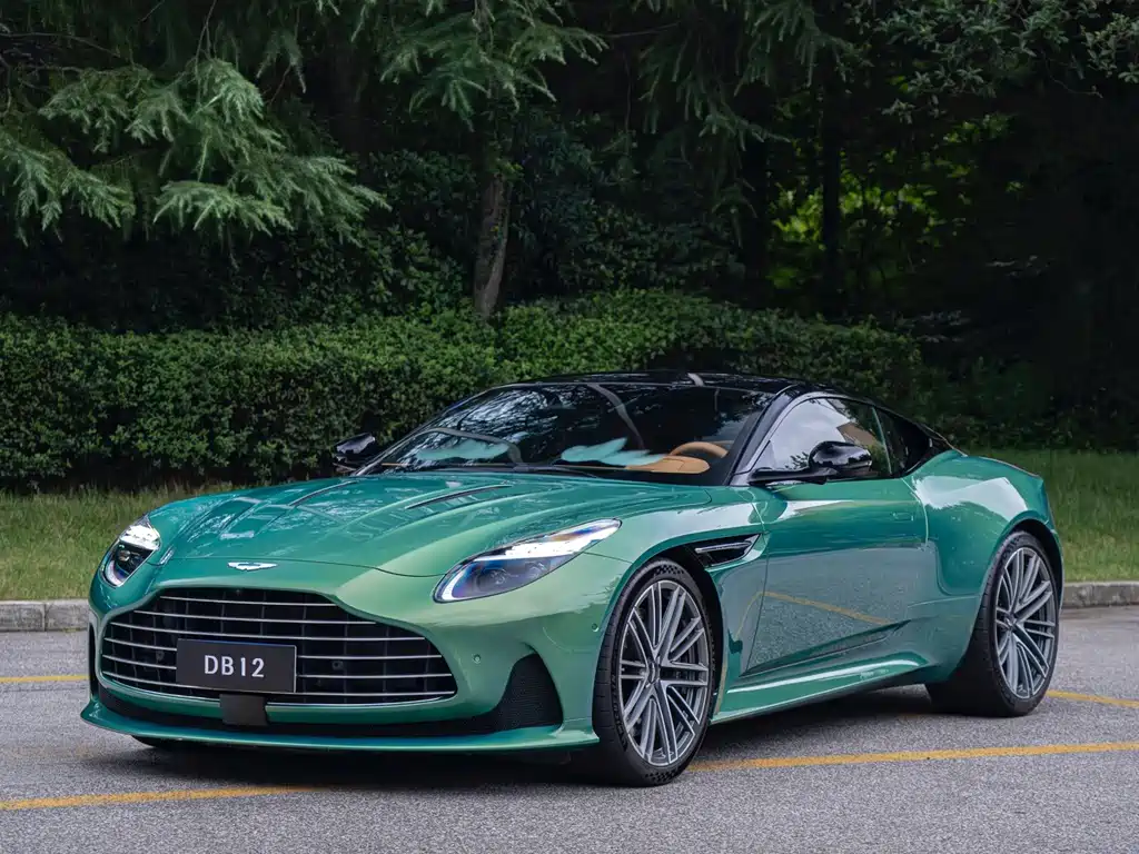 Aston Martin DB12 2024 — фото 1