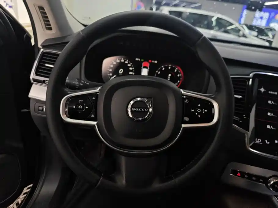 Volvo XC90 2018 — фото 15