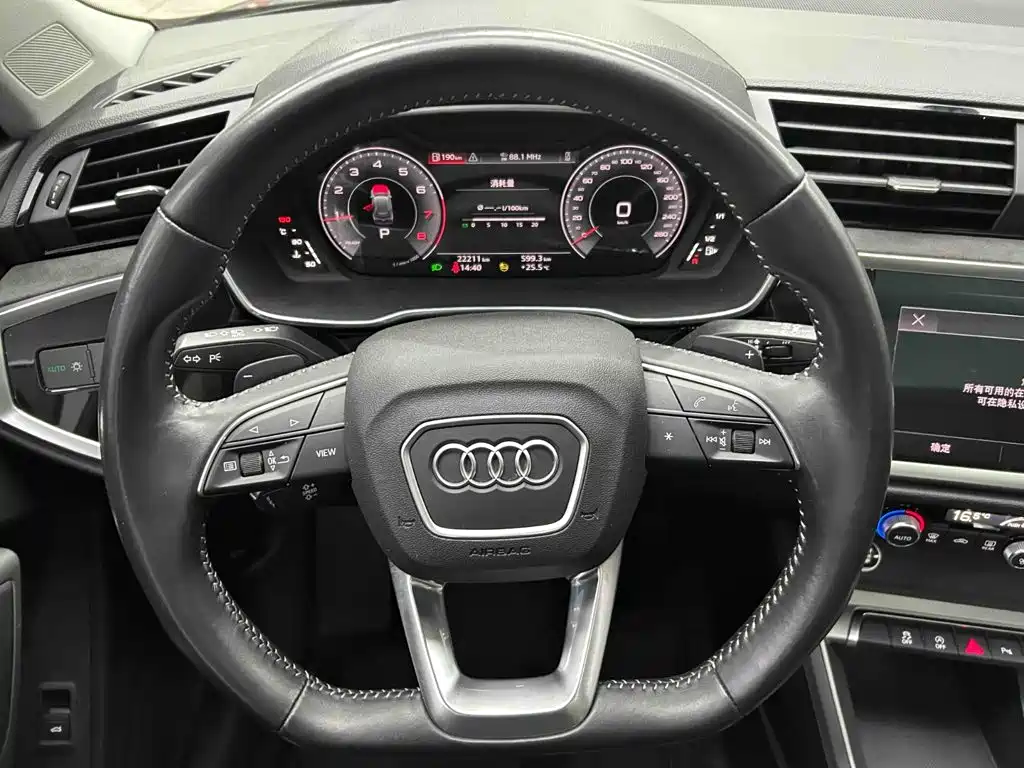 Audi Q3 2022 — фото 4