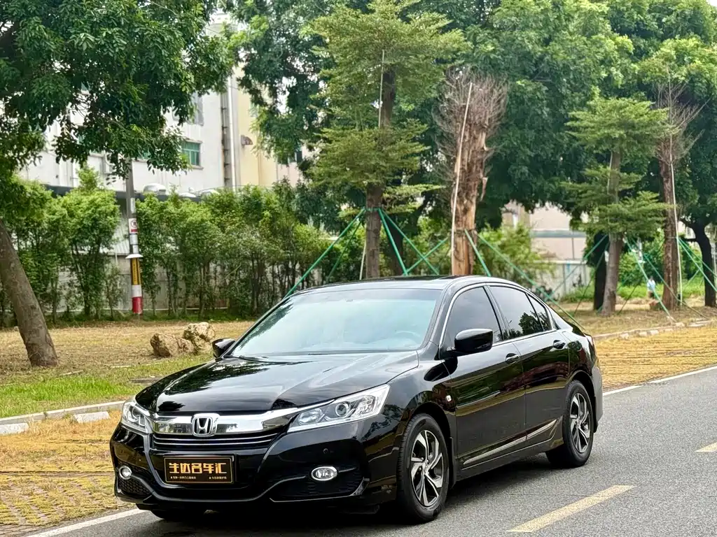Honda Accord 2017 — фото 1