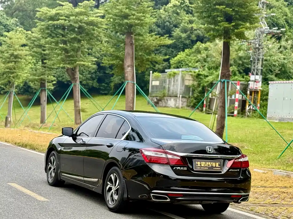Honda Accord 2017 — фото 8