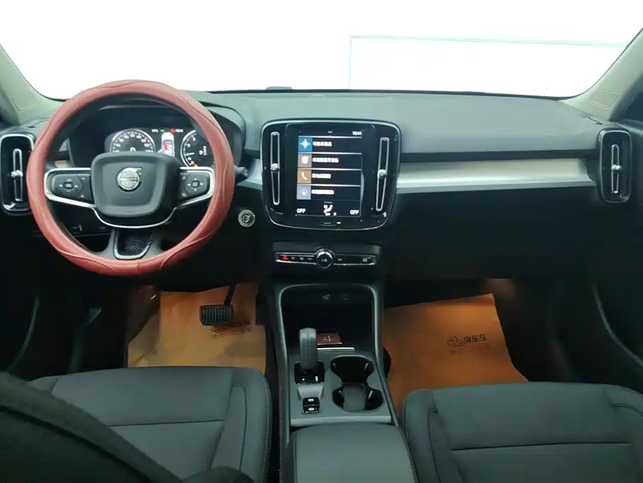 Volvo XC40 2021 — фото 12