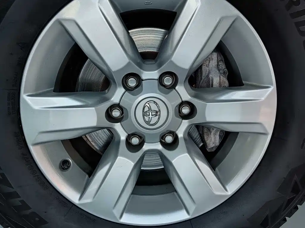Toyota Prado 2015 — фото 19