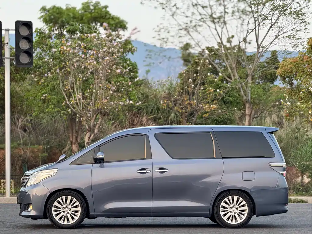 Toyota Alphard 2012 — фото 23