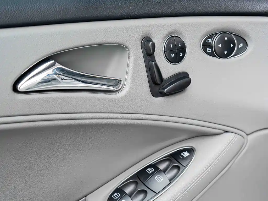 Mercedes-Benz CLS 2007 — фото 19