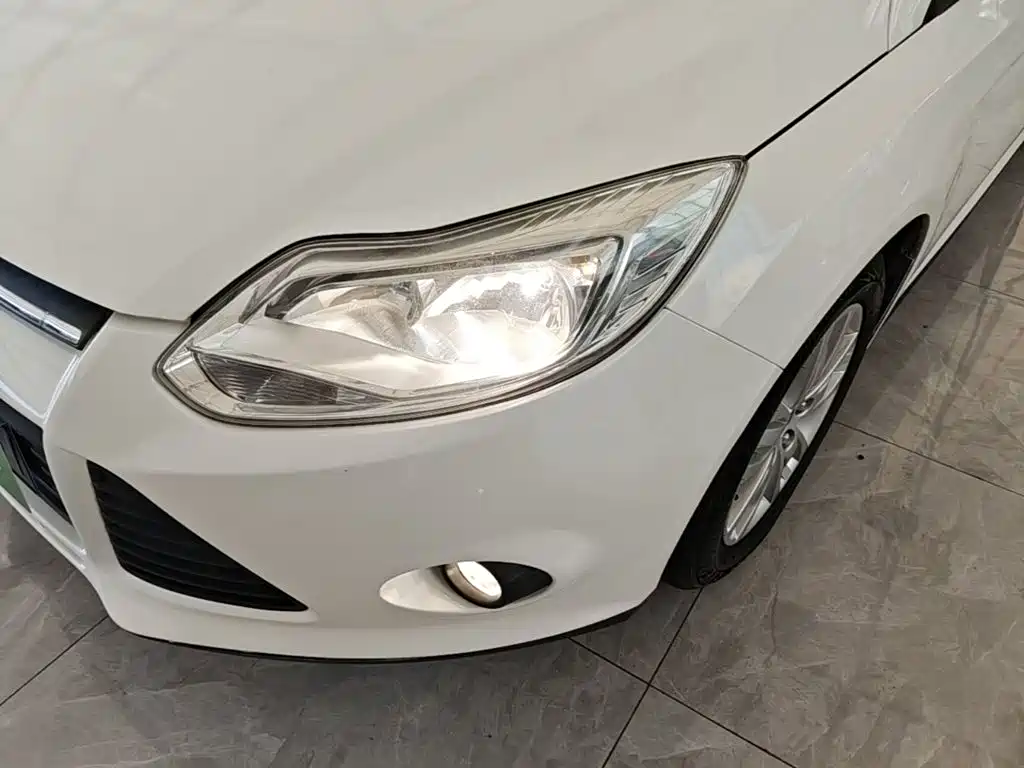 Ford Focus 2015 — фото 24