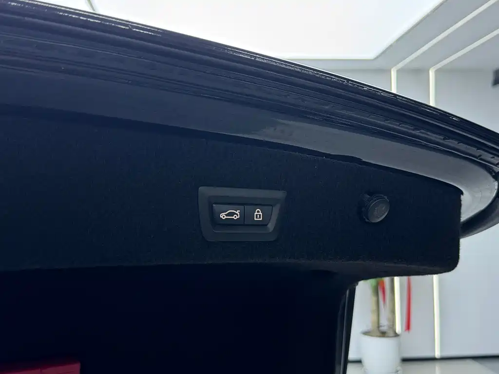 BMW 7 Series 2018 — фото 16