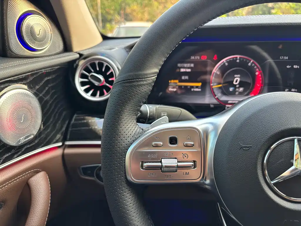 Mercedes-Benz E-Class 2019 — фото 18