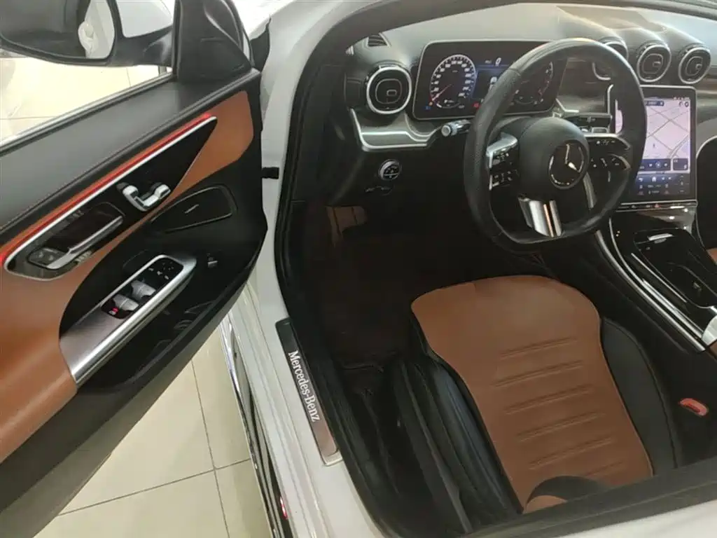 Mercedes-Benz C-Class 2023 — фото 16