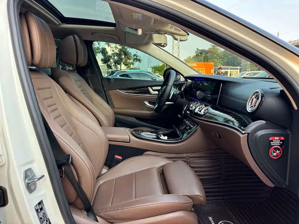 Mercedes-Benz E-Class 2019 — фото 11