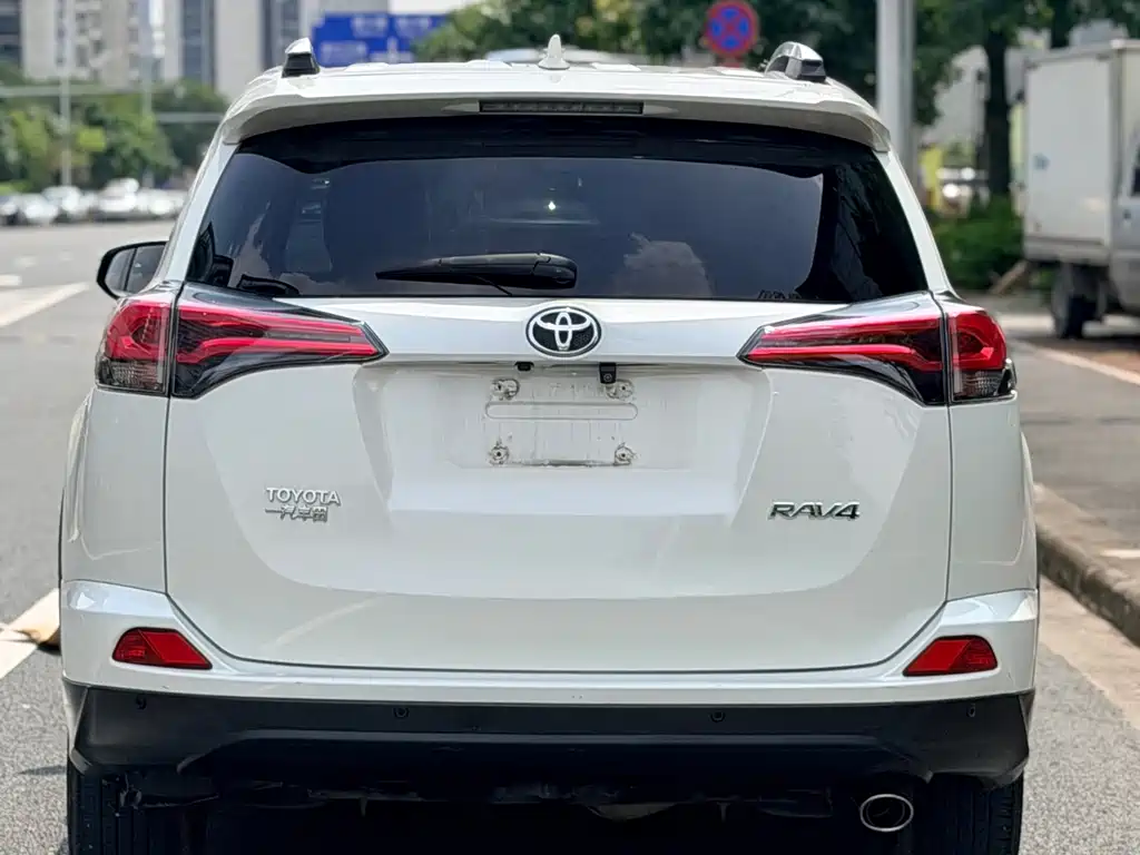 Toyota RAV4 2017 — фото 21