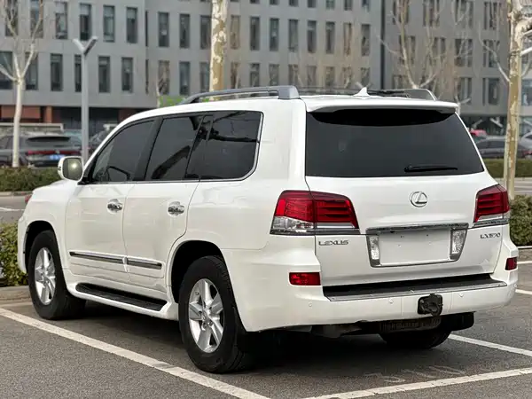Lexus LX 2013