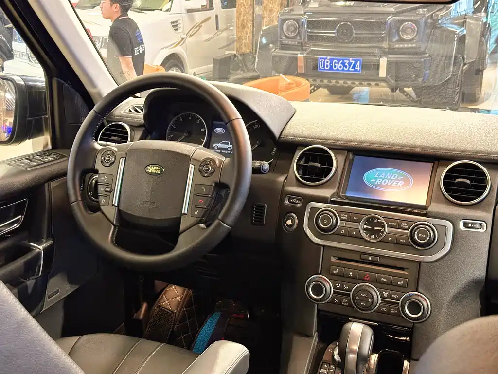 Land Rover Discovery 2010 — фото 21