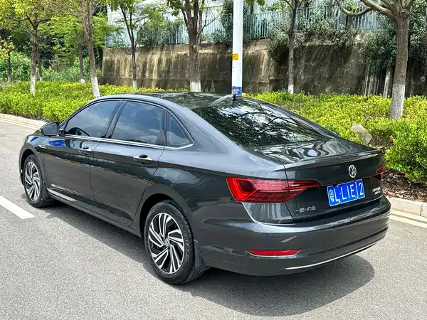 Volkswagen Sagitar 2021