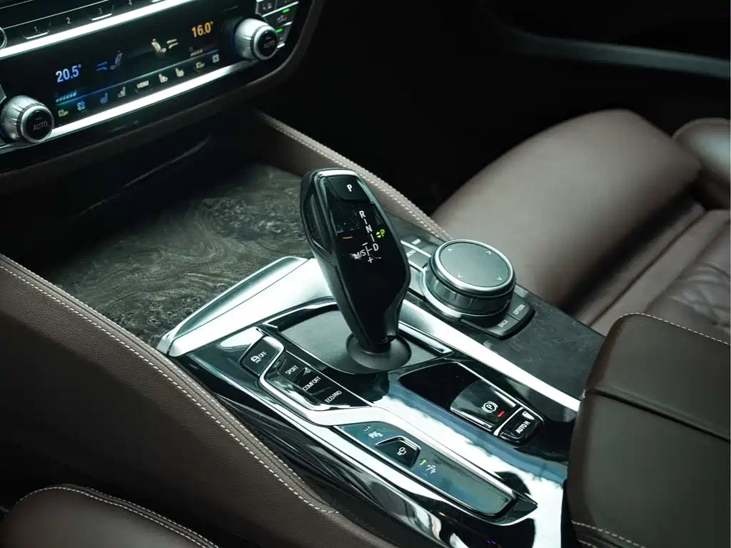 BMW 6 Series GT 2021 — фото 15