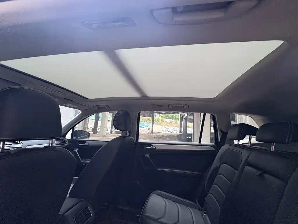Volkswagen Tiguan L 2018 — фото 11