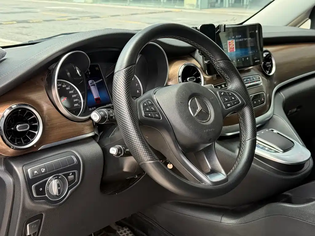 Mercedes-Benz V-Class 2022 — фото 3