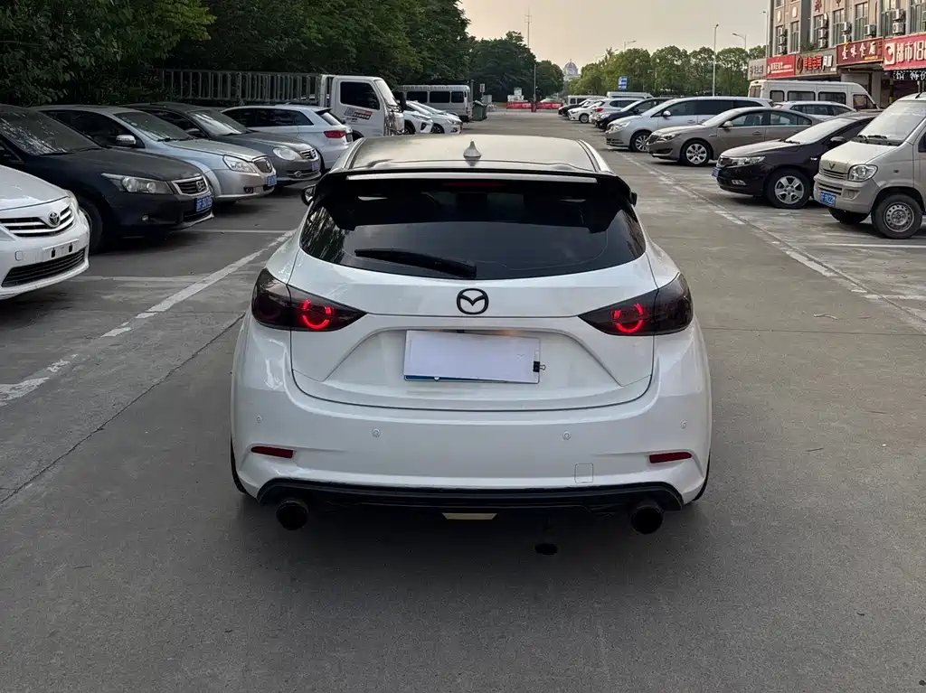 Mazda 3 Axela 2018 — фото 3
