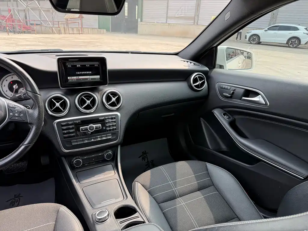 Mercedes-Benz A-Class 2015 — фото 9