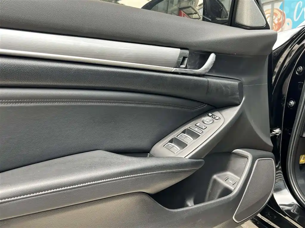 Honda Accord 2022 — фото 25