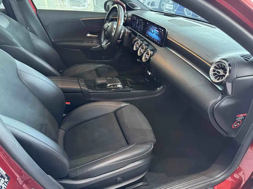 Mercedes-Benz A-Class 2019 — фото 12