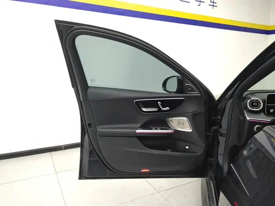 Mercedes-Benz C-Class 2023 — фото 7