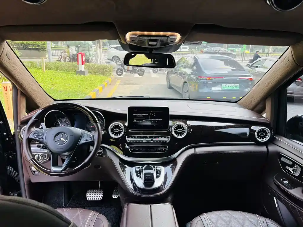 Mercedes-Benz V-Class 2020 — фото 19