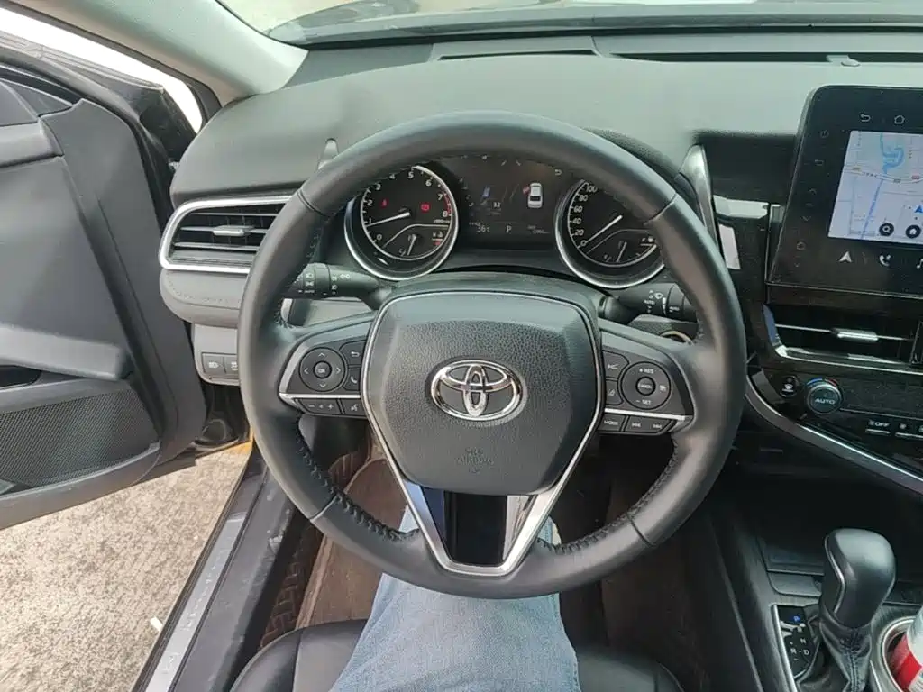 Toyota Camry 2023 — фото 11