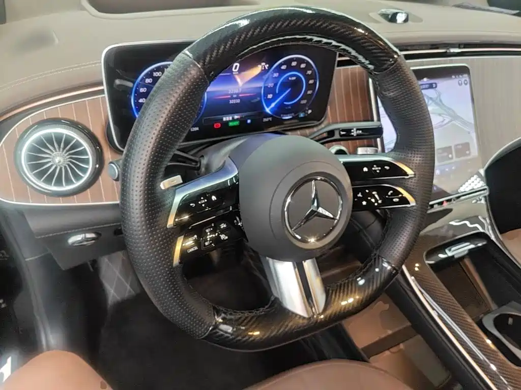 Mercedes-Benz EQE SUV 2024 — фото 10